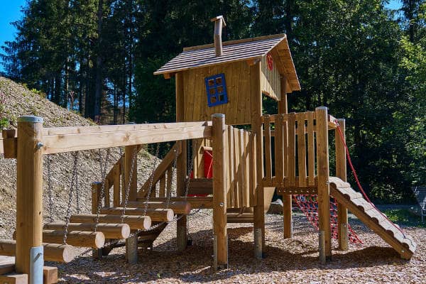 Spaß und Action auf dem Spielplatz